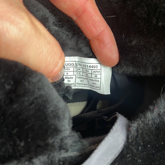 Ugg Sneakers - Picture 8 of 9